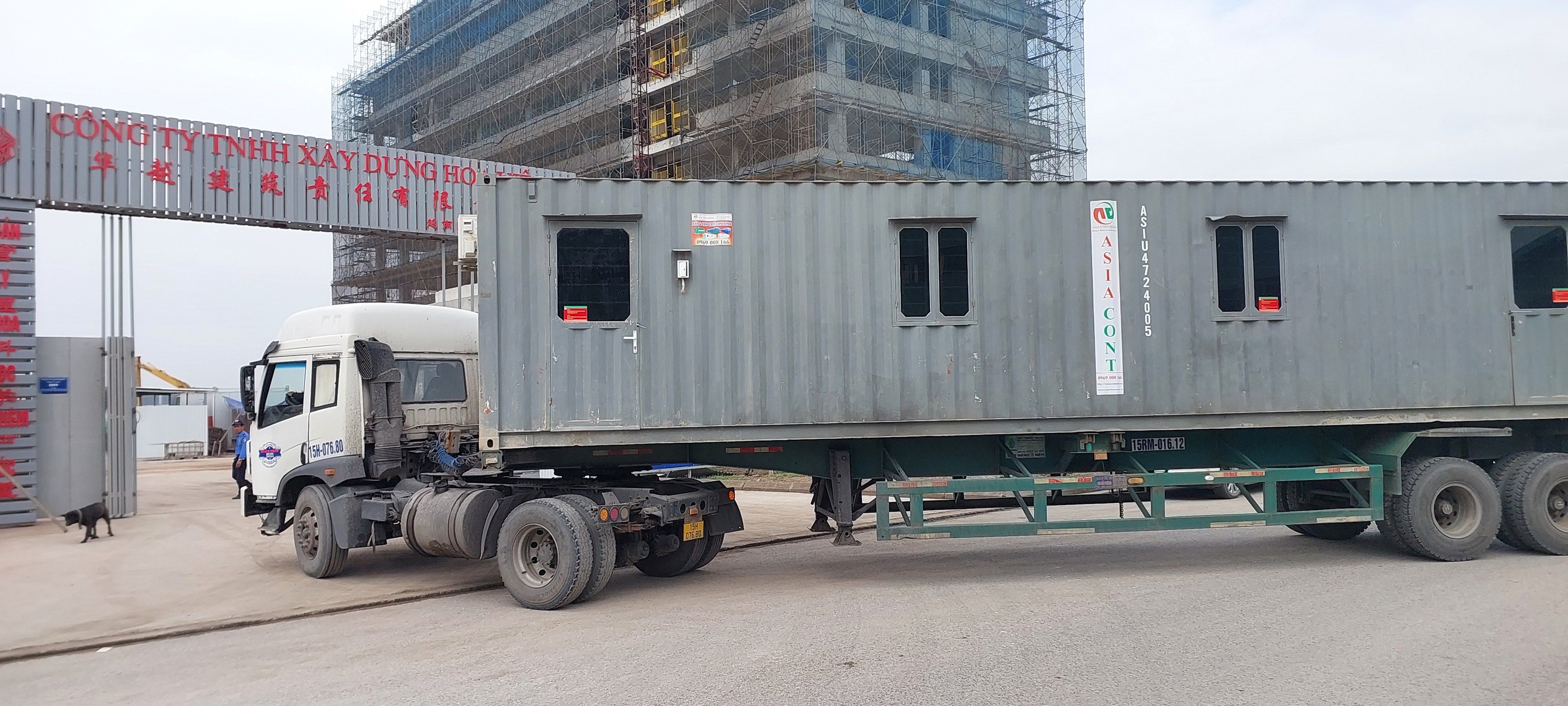 Công ty TNHH Xây Dựng Hoa Việt thuê 05 container văn phòng